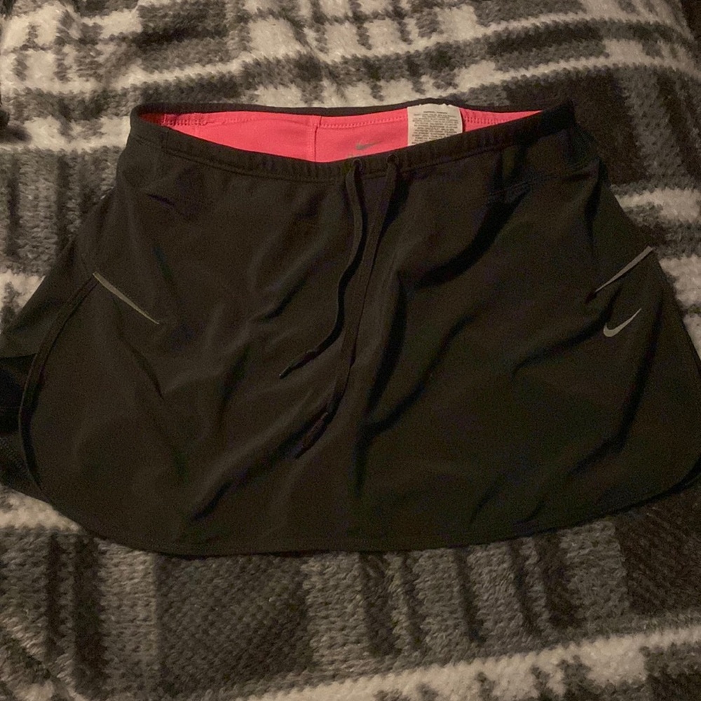 small nike dri-fit skort